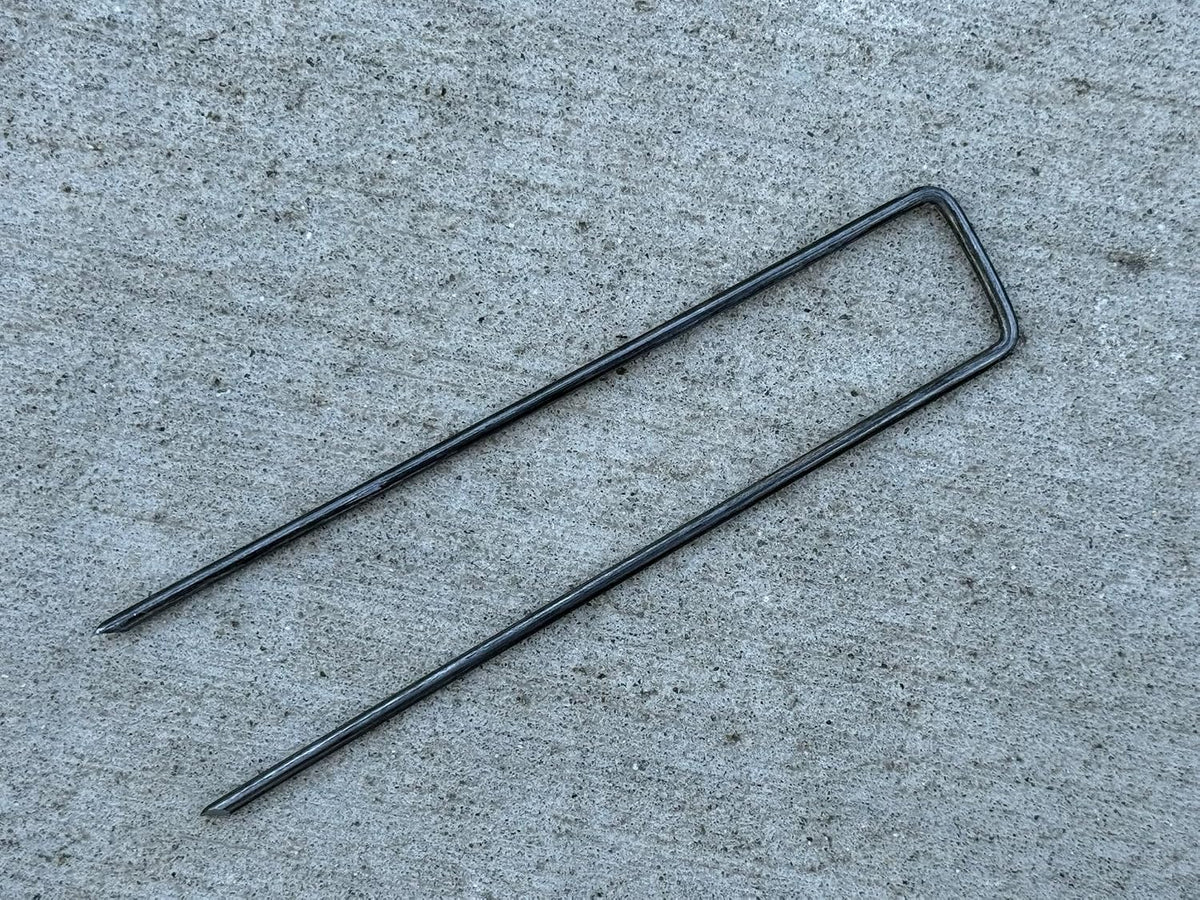 Sandbaggy USA Made 6-inch Landscape Staples - Garden Stakes - Landscaping Fabric, Netting, Sod, Artificial Turf (Standard, 2000)