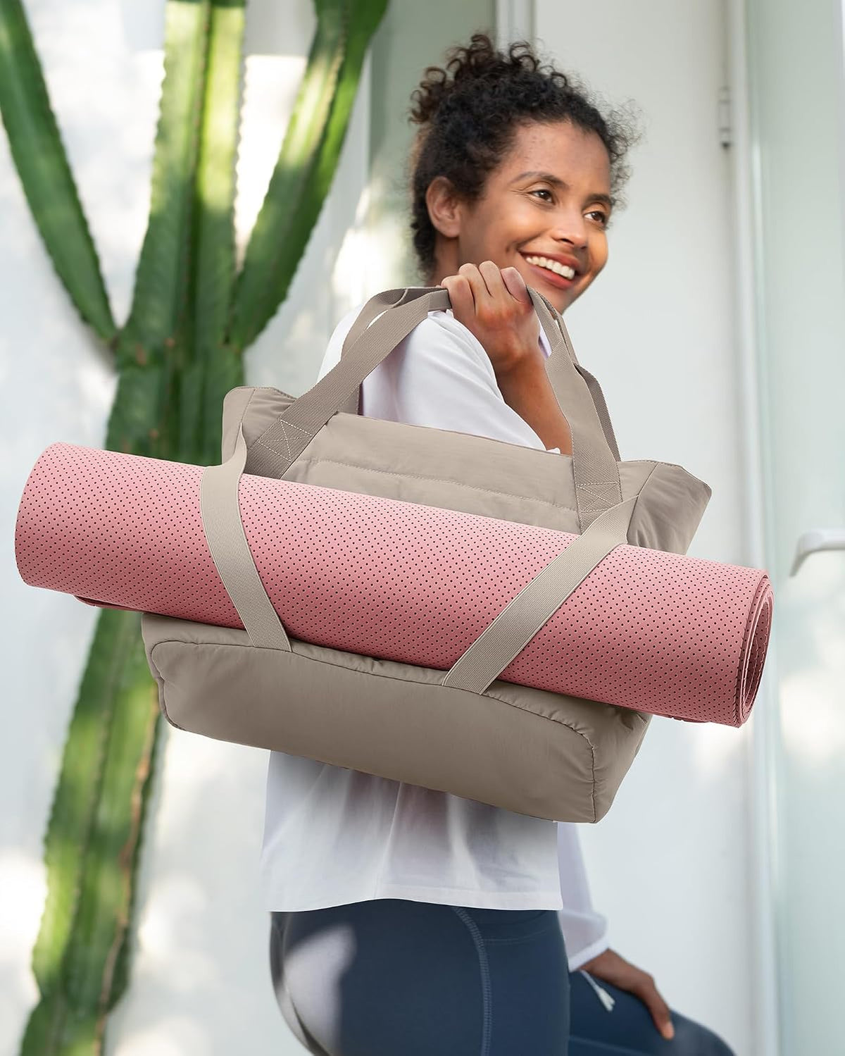 BAGSMART Tote Bag for Women with Zipper and Yoga Mat Straps