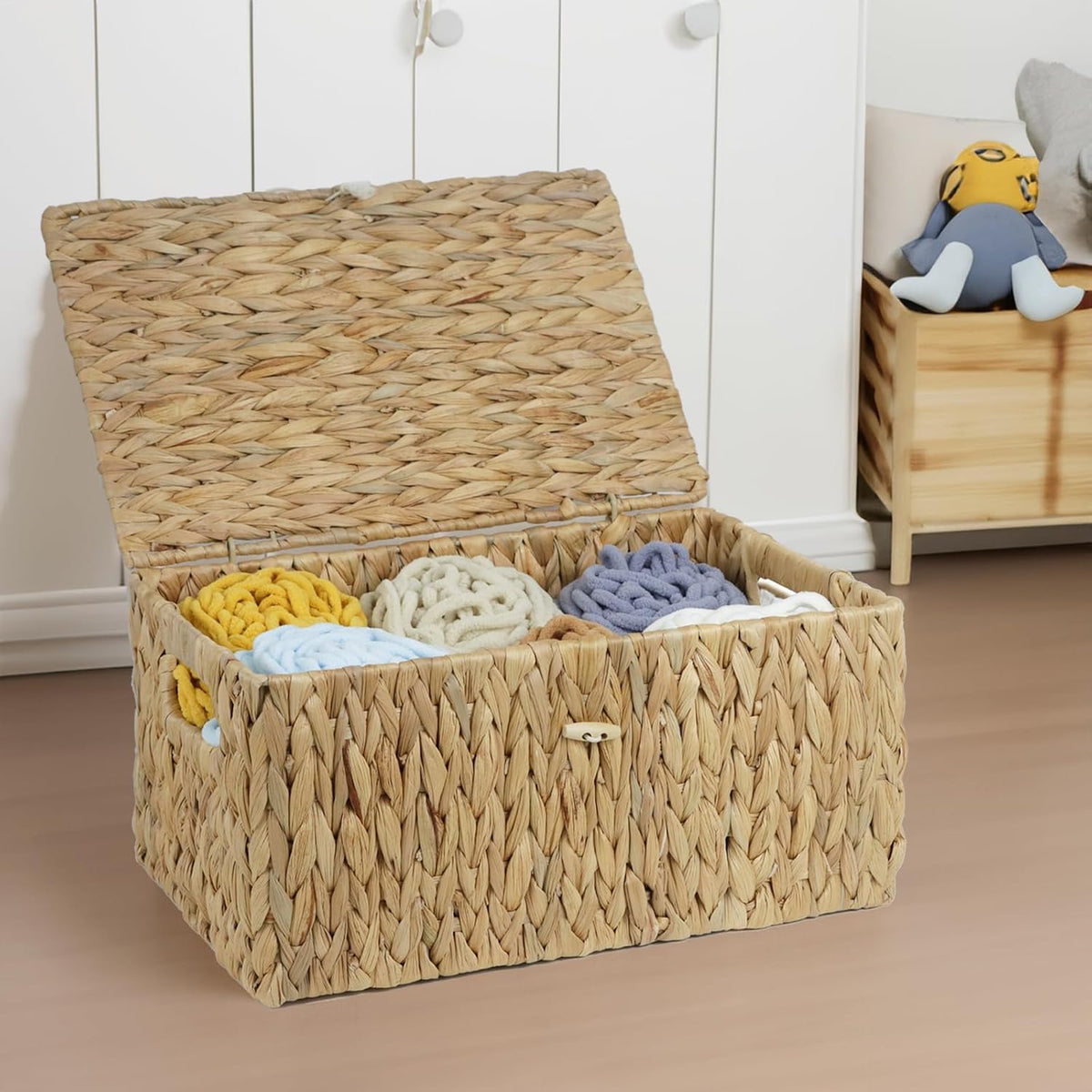 ORDELITE Water Hyacinth Wicker Storage Basket with Lid, Large