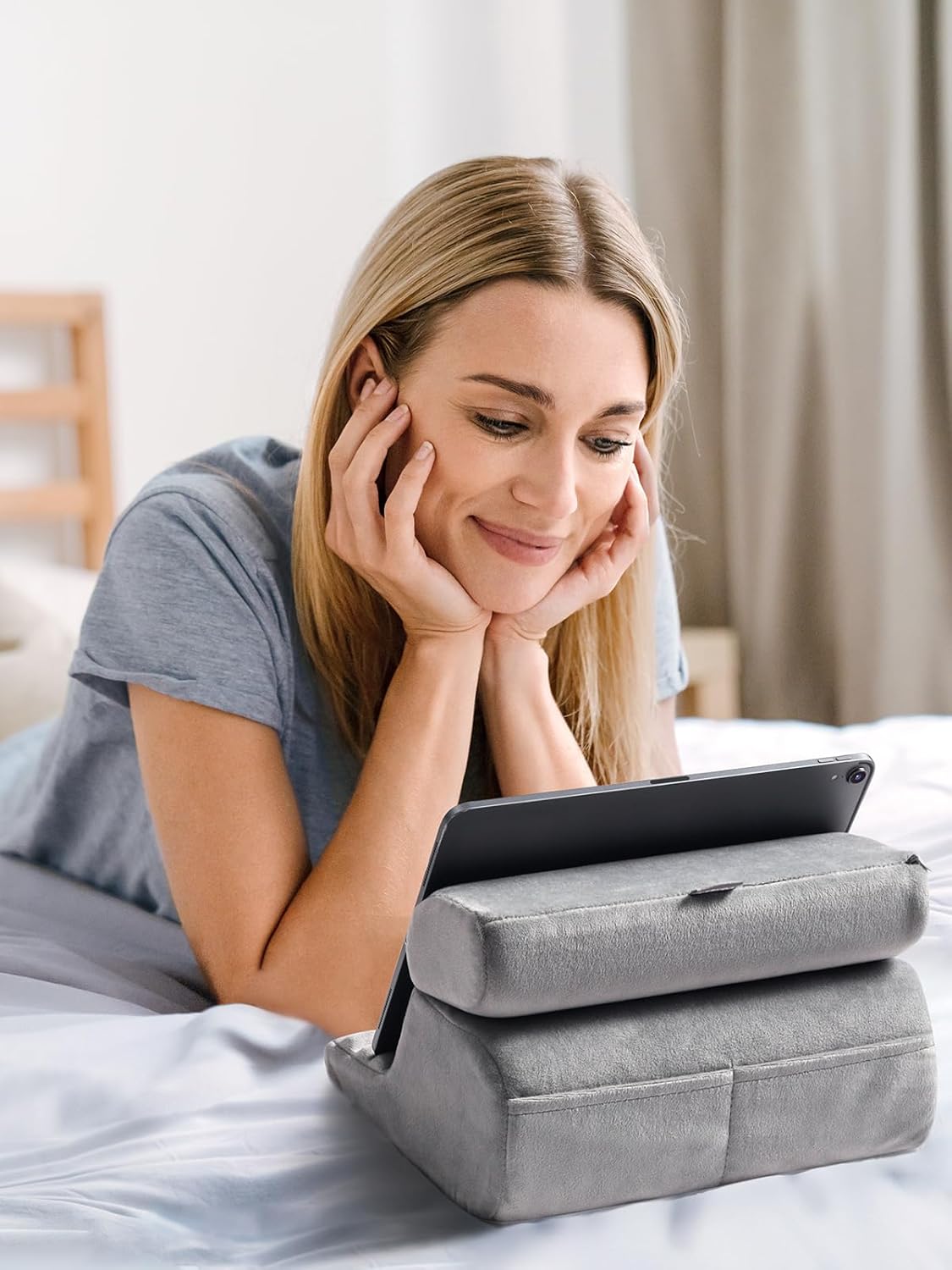 UGREEN Tablet Pillow Stand for Lap Soft Holder Bed with 3 Viewing Angles Adjustable Home Office Accessories Compatible with iPad Pro 13 12 11 10.5 Air Mini 5 4 3 2 Phone 16 15 14 E-Reader Grey