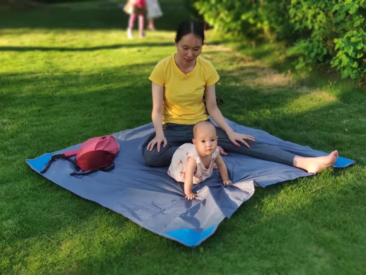 Orga'Neat Pocket Picnic Blanket, Beach Mat Waterproof Sandproof, Compact Lightweight Small Tarp for Camping, Hiking, Backpacking, Festival, Travel, Foldable in Bags (Grey/Blue, 55"x60")