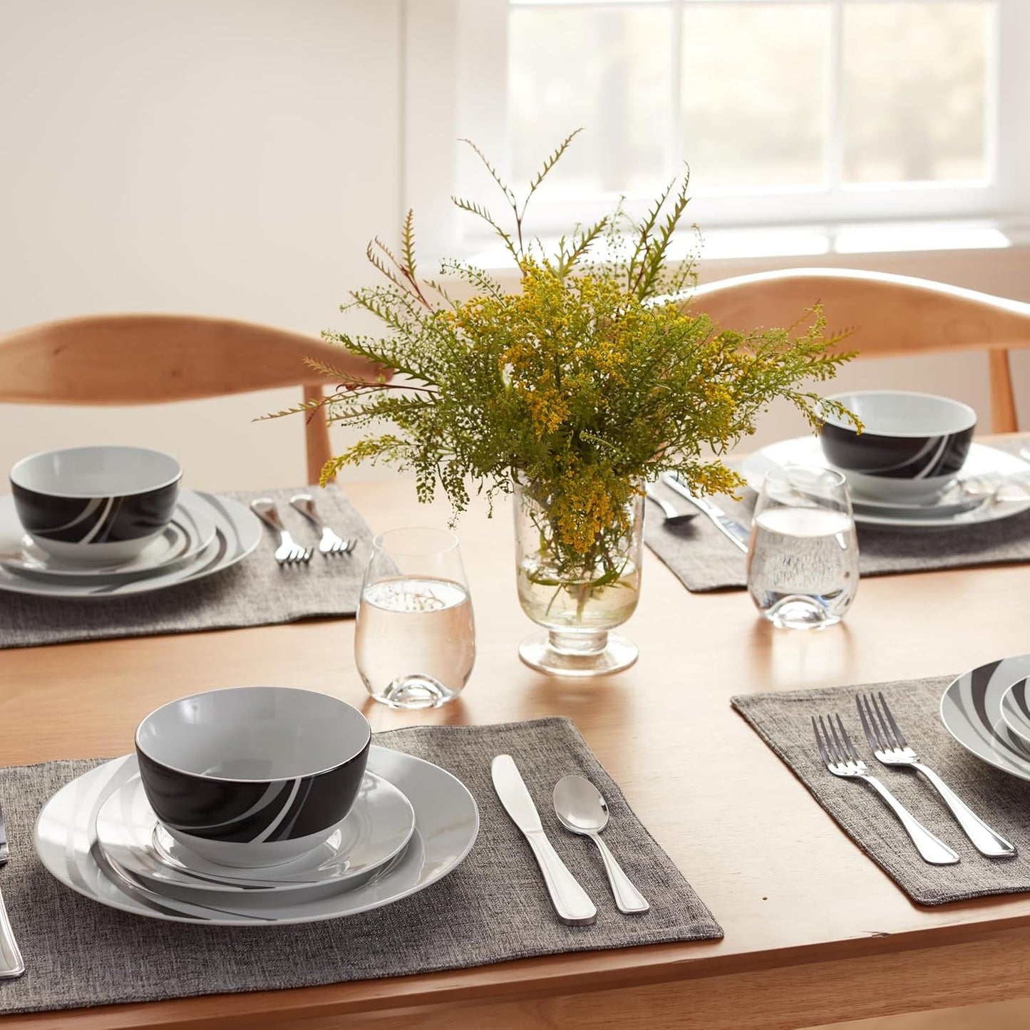 Amazon Basics 18-Piece Complete Kitchen Dinnerware Set, Microwave and Dishwasher Safe, Plates, Dishes, Bowls, Swirl, Heat Resistant, Service for 6, Everyday Use