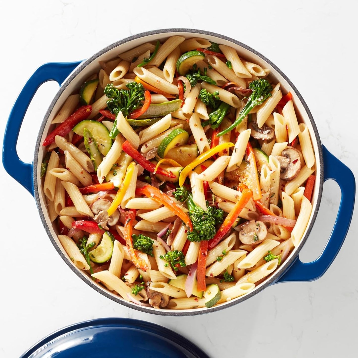 Amazon Basics Enameled Cast Iron Dutch Oven Pot with Lid, Round, Dual Handles, Heavy-Duty, Oven Safe for Stews, Roasting, Baking, 6-Quart, Navy