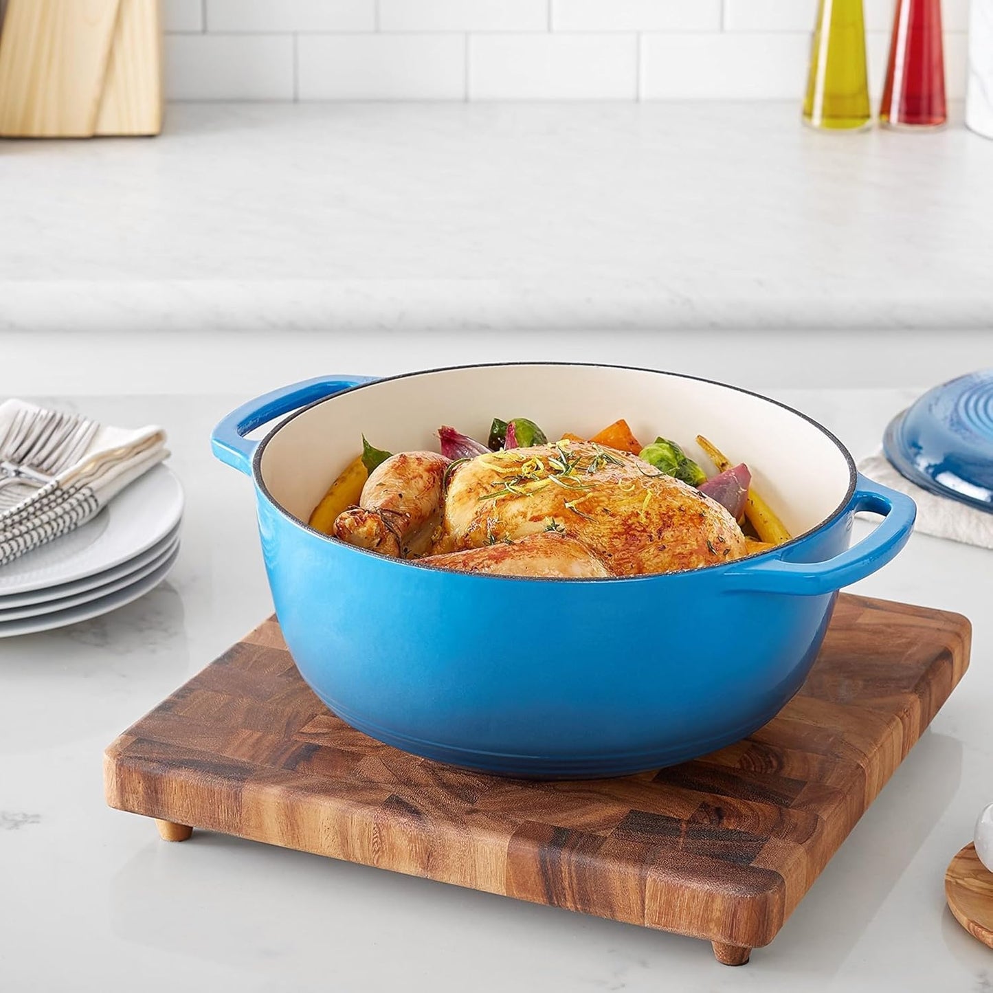 Amazon Basics Enameled Cast Iron Dutch Oven Pot with Lid, Round, Dual Handles, Heavy-Duty, Oven Safe for Baking, Roasting, Stews, 6-Quart, Blue