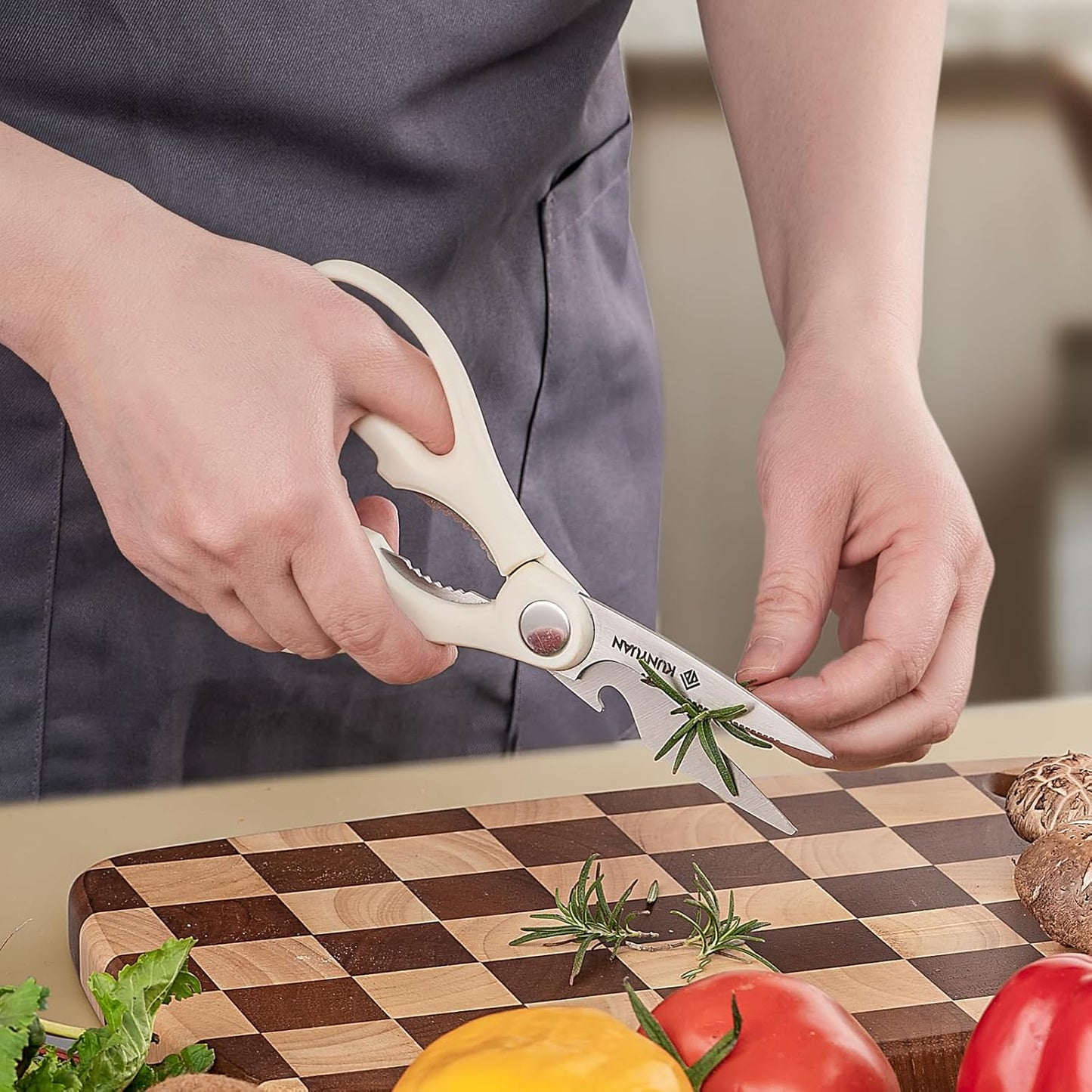 Knife Set, KUNYUAN 15 pieces Knife Sets for Kitchen,High Carbon German Stainless Steel Knife Block Set with Built in Sharpener Block,Dishwasher Safe Kitchen Knives, White