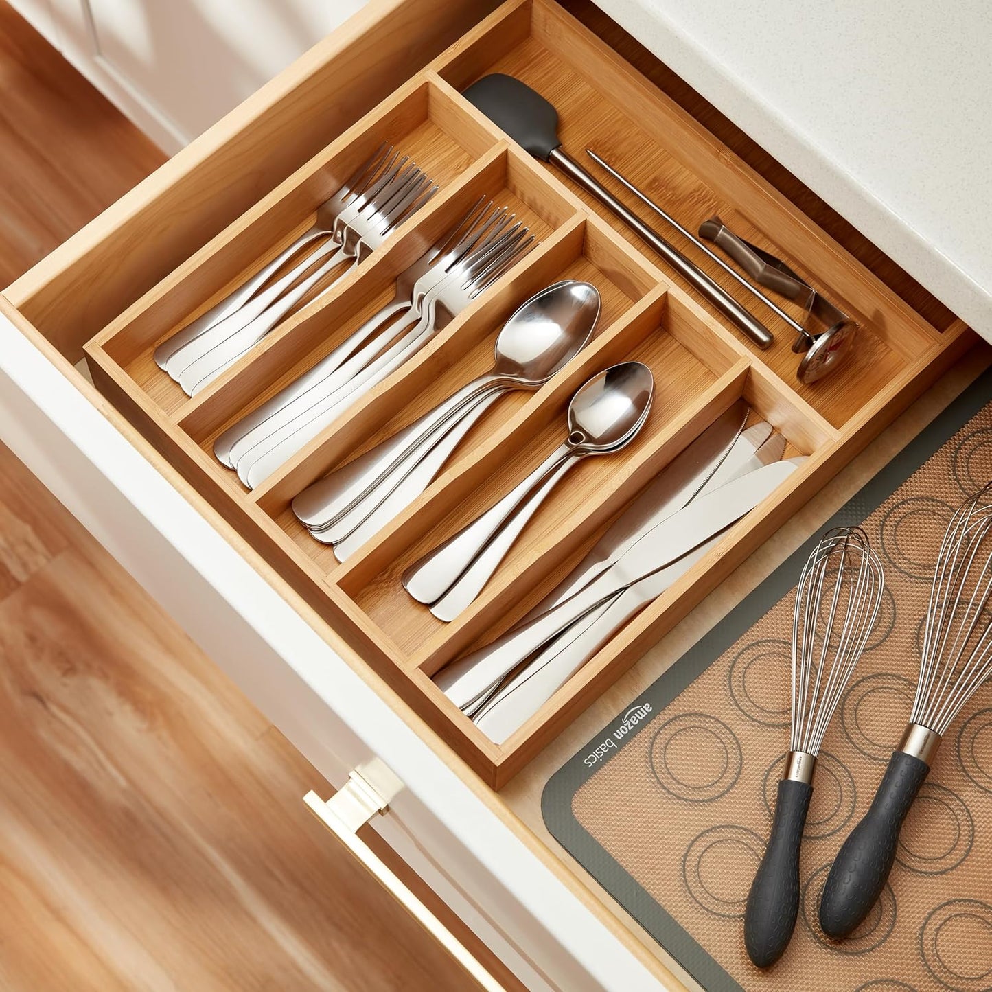Amazon Basics Silverware Set, Stainless Steel Flatware, Dishwasher Safe, Service for 4, 20-Piece Forks and Spoons, Round Edge, Everyday Use