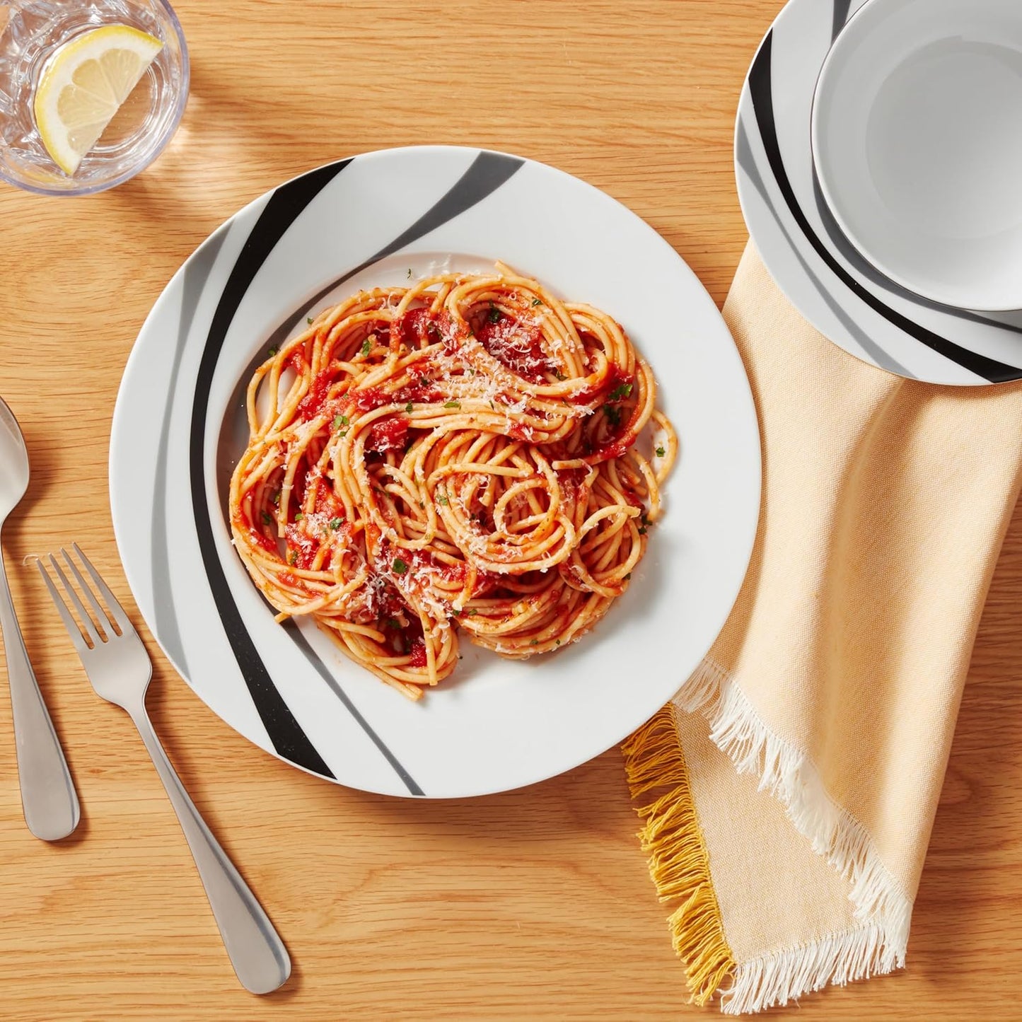 Amazon Basics 18-Piece Complete Kitchen Dinnerware Set, Microwave and Dishwasher Safe, Plates, Dishes, Bowls, Swirl, Heat Resistant, Service for 6, Everyday Use